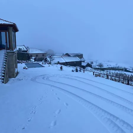 Fraga De Pitoes ピトエンス・ダス・ジュニアス