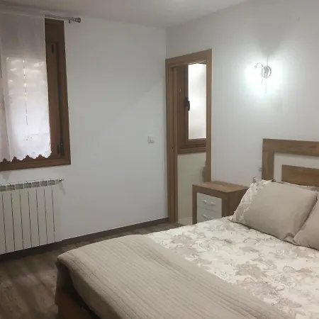 Fraga De Pitoes ピトエンス・ダス・ジュニアス